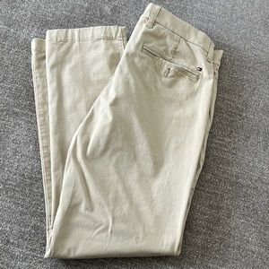 Mens Tommy Hilfiger slim fit Chino pants, size 33X30
